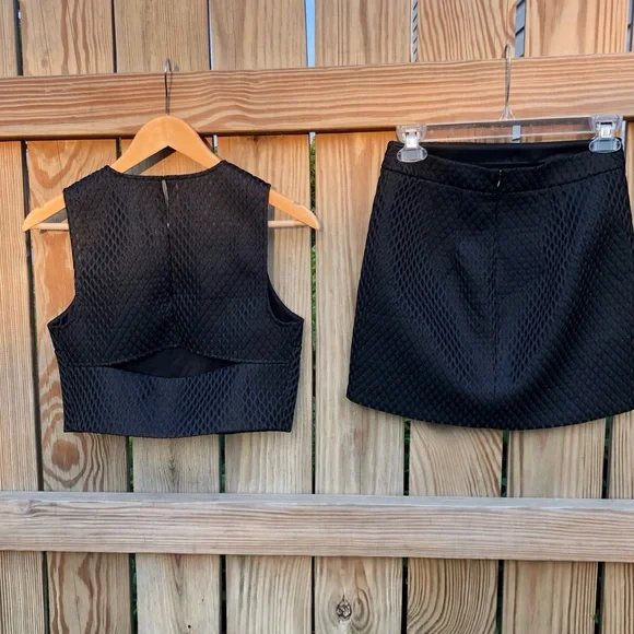 Express cut out mini skirt set Cropped Diamond Textured Sz. Small - Picture 3 of 13